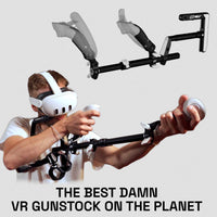 Mann mit einem Wield VR OneStock VR-Gewehrschaft Valve Index-Modell auf weißem Hintergrund 