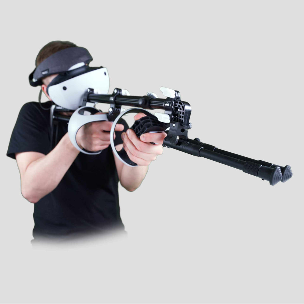 Mann mit einem Wield VR OneStock VR-Gewehrschaft PSVR2-Modell mit zusammengeklapptem Zweibeinaufsatz